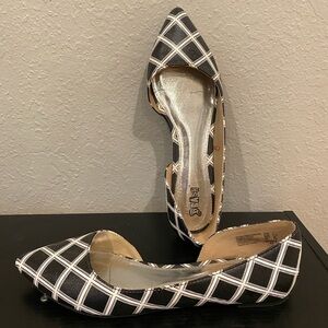 Brash Womens Black and White Flats. Size 9
